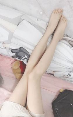 厨房掀起老师裙子挺进去视频